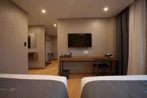 Suite with Mountain View