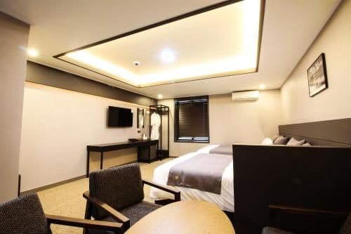Suite Room with Two Queen Beds