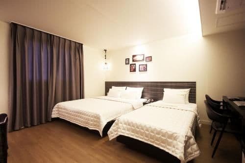 Premium Twin Room