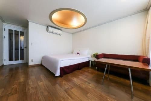 Double Room with Partial Sea View