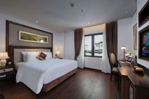 Executive Deluxe double or twin with city view