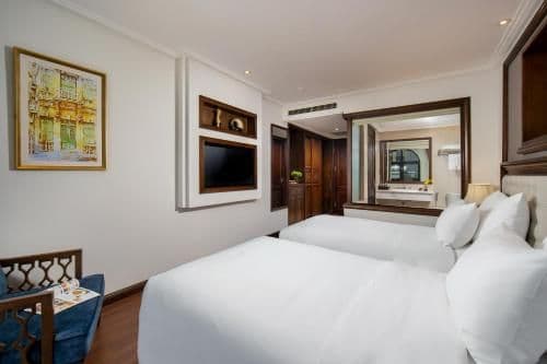 Premier Deluxe double or twin with city view