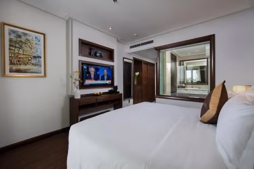 Premier Deluxe double or twin with city view