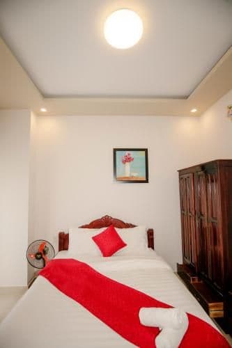 Deluxe Room (2 Adults + 1 Child)