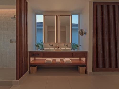 Deluxe Suite with Pool View