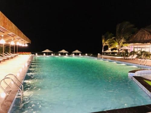 ARIA RESORT-FREE SWIMMING POOL, Relax by sea Hồ bơi miên phí và bãi tắm riêng, 40m ra biển ARIA RESORT-FREE SWIMMING POOL, Relax by sea Hồ bơi miên phí và bãi tắm riêng, 40m ra biển
