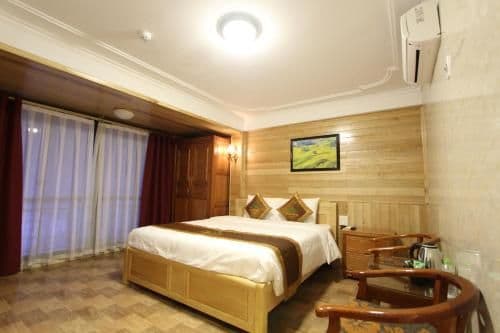 Deluxe Queen Room