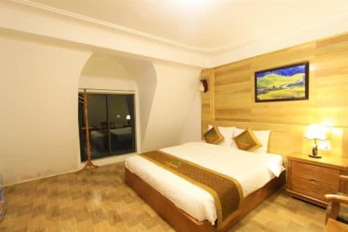 Deluxe Queen Room
