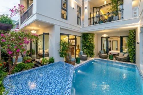 King Suite with Balcony - 1 year voucher to freely change your stay date