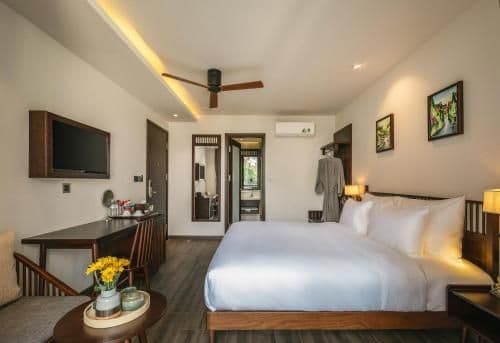 King Suite with Balcony - 1 year voucher to freely change your stay date
