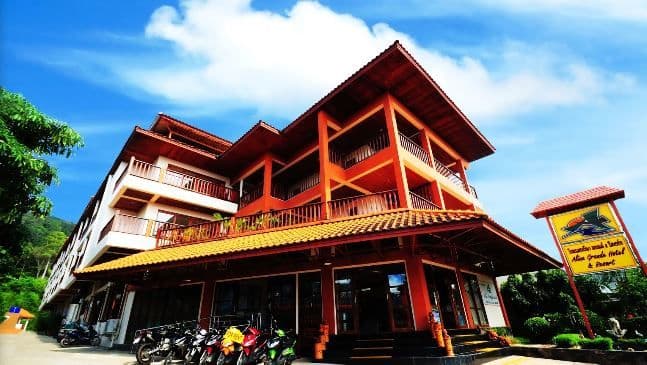 โรงแรมอลีนา แกรนด์ แอนด์ รีสอร์ท