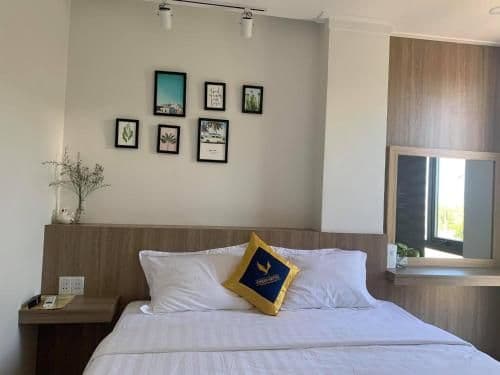 Deluxe Room (2 Adults + 1 Child)
