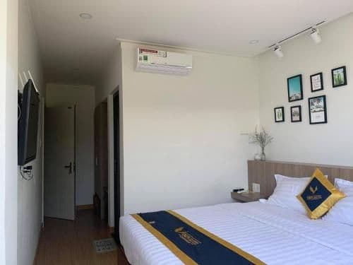 Deluxe Room (2 Adults + 1 Child)
