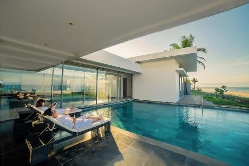 Five-Bedroom Luxury Villa with Sea View