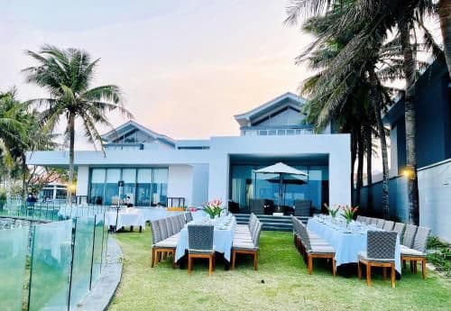 Five-Bedroom Luxury Villa with Sea View