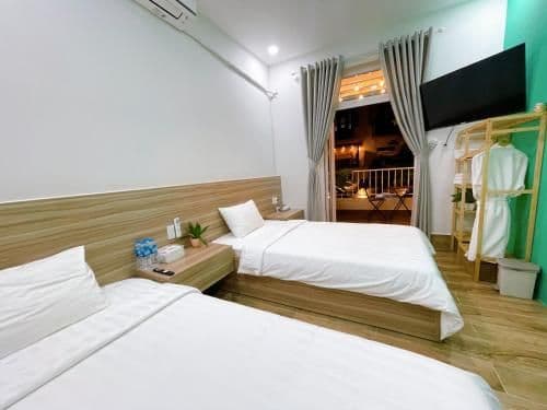 Deluxe Room (2 Adults + 1 Child)