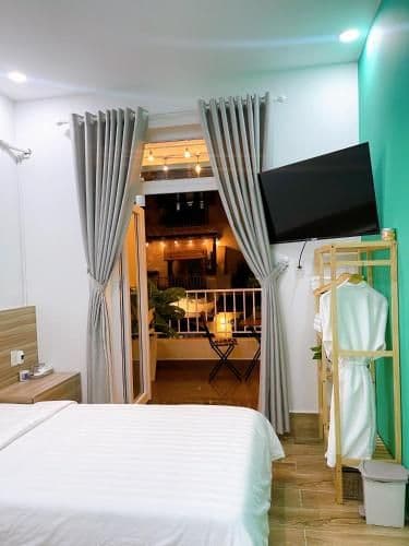 Deluxe Room (2 Adults + 1 Child)