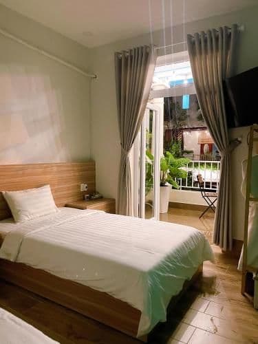 Deluxe Room (2 Adults + 1 Child)