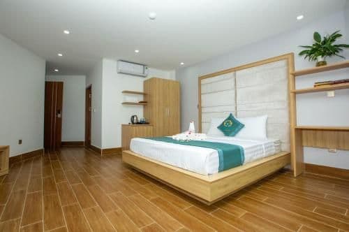 Deluxe Double Room (2 Adults + 1 Child)