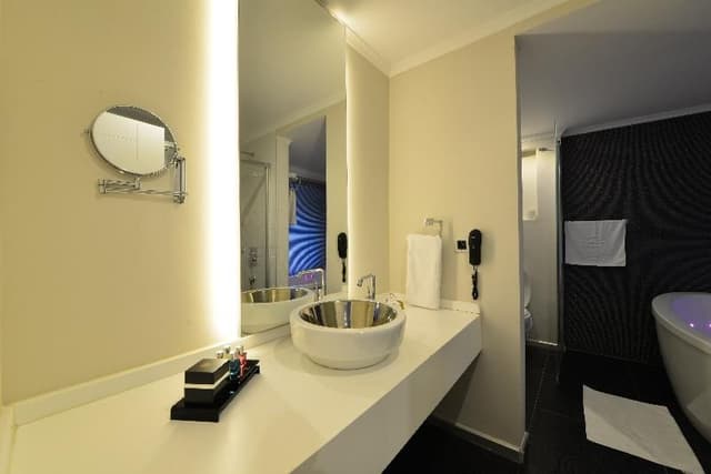 SUITE SIDE SEA VIEW