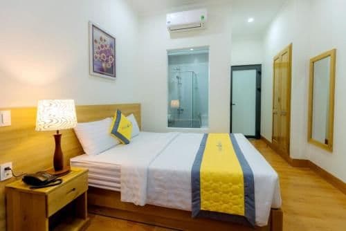 Deluxe Room (2 Adults + 1 Child)