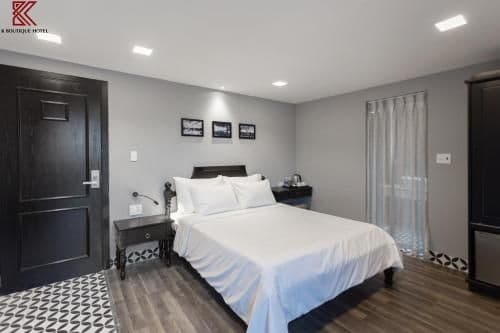 Queen Room with Balcony