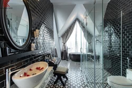 Queen Room with Spa Bath