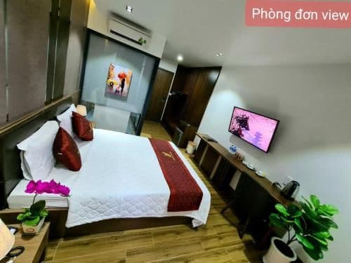 Deluxe Queen Room