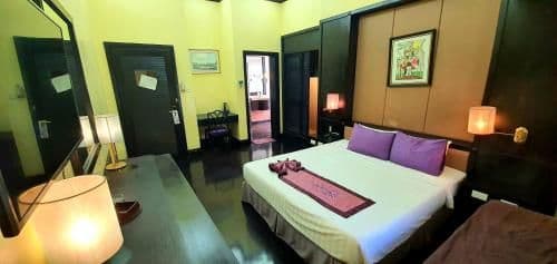 Deluxe Suite