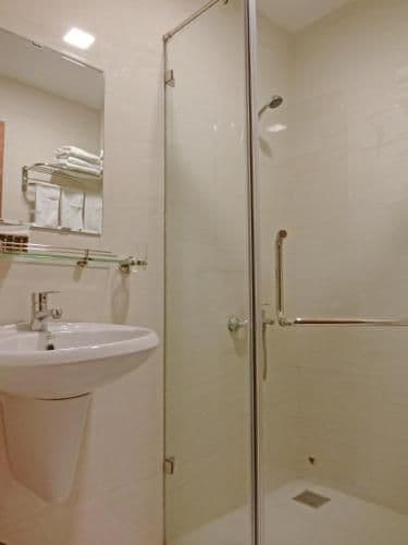 Deluxe Double Room (2 Adults + 1 Child)