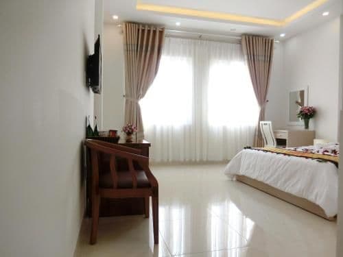 Deluxe Double Room (2 Adults + 1 Child)