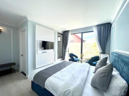 Queen Room with Garden View