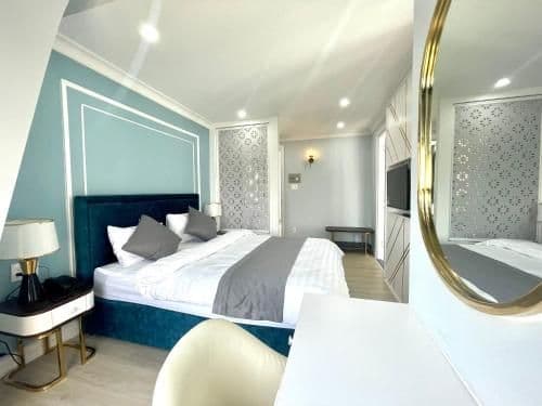 Queen Room with Balcony