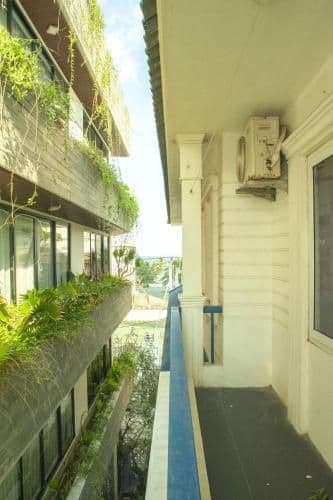 Apartment with Balcony and Big Window