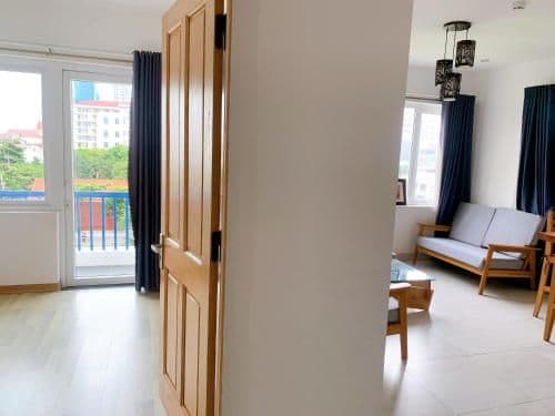 Apartment with Balcony and Big Window