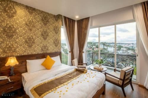 Deluxe Queen Room