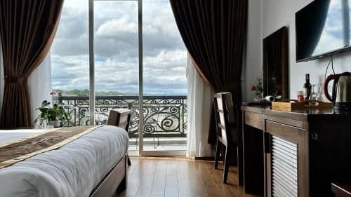 Deluxe Queen Room