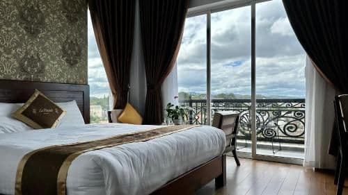 Deluxe Queen Room