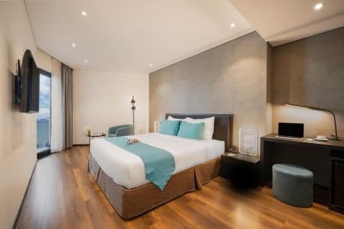 Double or Twin Room with Partial Sea View