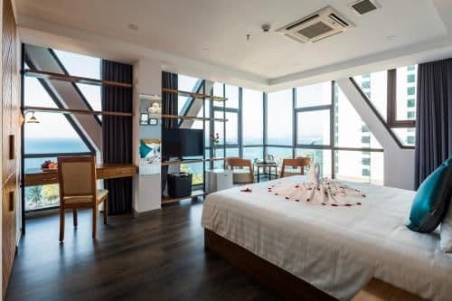 Senior Deluxe Room with Sea View