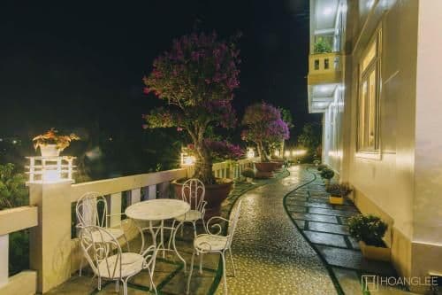 Bungalow with Patio
