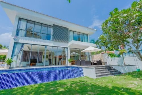 Villa with Sea View