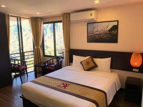 Standard Single Room with Mountain View
