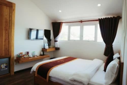 Deluxe Queen Room with Window