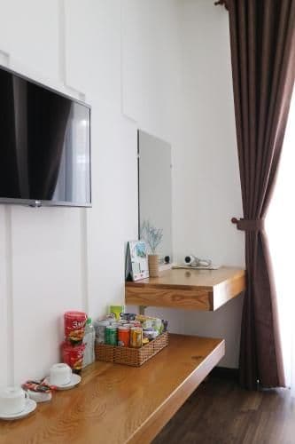 Deluxe Queen Room with Window