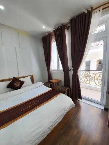 Deluxe Queen Room with Window