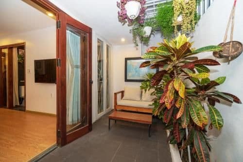 Shadyside Three-Bedroom Villa (with private pool)