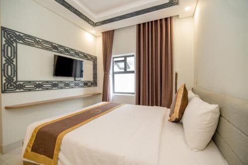 Deluxe Double Room (2 Adults + 1 Child)