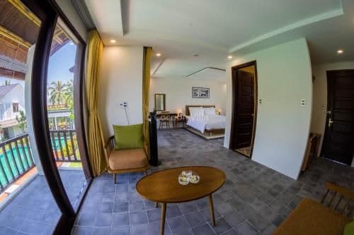 Villa with Garden View