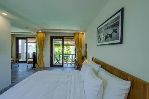 Villa with Garden View